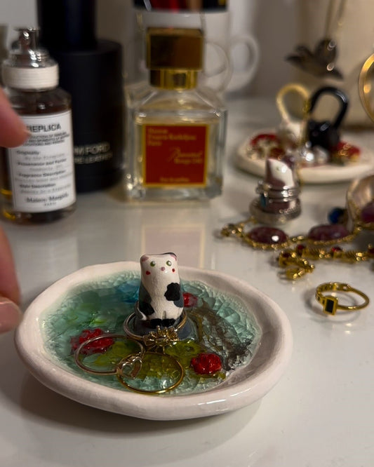 Cat in a Flower Pond | Marble Jewellery Dish